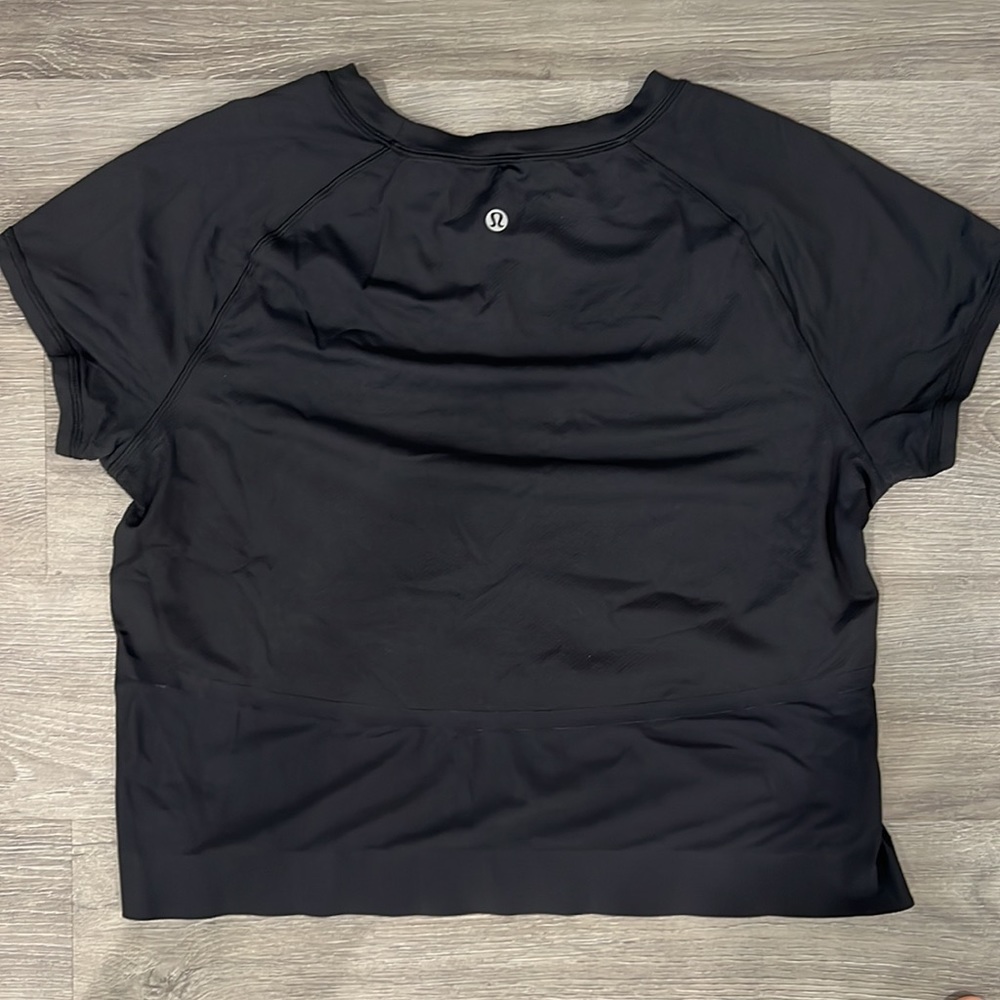 Lululemon workout top